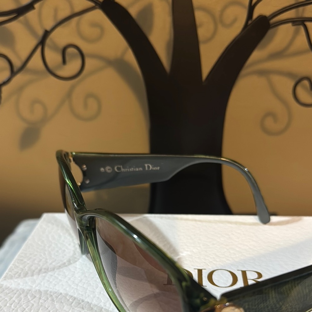 Christian Dior Authentic Green Women's Sunglasses In Amazing Condition With Box - Picture 11 of 16